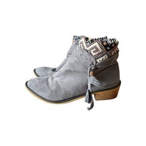 MI IM Booties Venture Gray Suede Soft Slouchy Southwestern Size 9